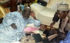 Vidéo: Arrivée splendide de Imam Cheikh Ahmed Tidiane Cissé en Angleterre