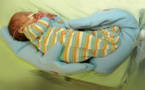 Une mère de famille invente des gants pour réconforter les bébés nés prématurément... Et cette idée de génie fait l'unanimité !