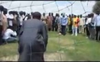 Vidéo – Abdou Mbow, en mode gardien de but, défie le ministre Mame Mbaye Niang