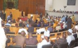 ASSEMBLEE NATIONALE/ LE MANDAT DU PRESIDENT PASSE DE 5 A 7 ANS  La majorité force le barrage de l’opposition