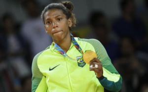 Il y a 4 ans, on traitait cette athlète de « singe » parce que « noire et originaire d'une favela ». Aujourd'hui, elle est championne olympique ! Une incroyable revanche sur la vie...