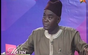 Vidéo - Bécaye Mbaye encense Pape Sidy Fall et descend son fils Modou Mbaye en pleine émission …