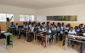 Quantum horaire grugé, baisse du recrutement d’enseignants, absence d’outils pédagogiques... : Sabotage organisé de l’Ecole publique