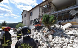 Séisme en Italie: le bilan s'alourdit à 120 morts