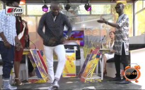 Vidéo - Découvrez la nouvelle démarche de Pape Cheikh et XsideX sur le plateau Yeewuleen. A mourir de rire