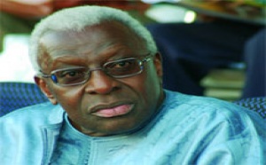 Lamine Diack, président de la fédération internationale d'athlétisme  	 «Au Sénégal, on marche sur la t  ête et on pense avec les pieds…»