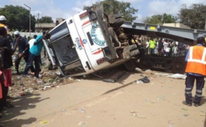 Accident à Kaolack : Un bus esquivant « un fou » se renverse et fait 5 morts dont des membres de la famille d’Alkaly Cissé