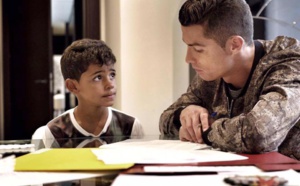 Cristiano Ronaldo (CR7) : "Devoirs avec mon garçon"
