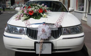 Elle se rend à son propre mariage... en auto-stop ! Découvrez la folle histoire d'Angelique