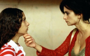 Derrière chaque femme ayant réussi dans la vie, se trouve une maman impossible ! En effet, les mères « insupportables » sont celles dont les filles réussissent le mieux...