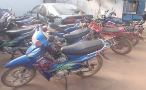Thiès : Un affrontement entre policiers et conducteurs de moto Jakarta à Thiès fait plusieurs blessés, 10 arrestations et 20 motos