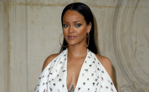 Photo - Le nouveau look de Rihanna : elle a des dread­locks jusqu’aux fesses