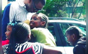 Youssou Ndour, toujours aussi adulé par les enfants