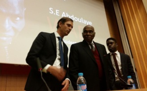 Le président Abdoulaye Wade à la conférence inaugurale à l’amphithéâtre Emile Boutmy: « Si nous voulons avoir une monnaie continentale, il faut que les pays les plus riches soient prêts à aider les plus pauvres »
