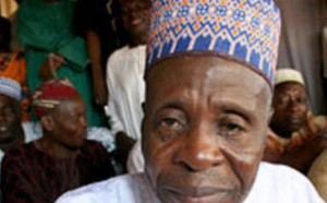 Le plus célèbre polygame du Nigeria,  Bello Abubakar, marié avec 97 femmes, dit qu’il encore « bien vivant » pour couper court à la rumeur de sa mort