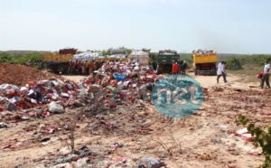 Destruction de produits périmés par le ministre du Commerce Alioune Sarr (images)