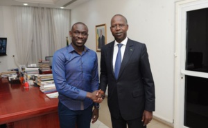 Visite de courtoisie, le chanteur Pape Diouf chez le PM Mohamed Dione.