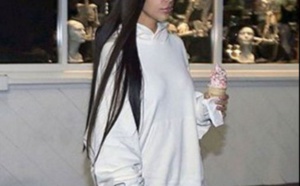 Kim Karda­shian sort pour la première fois à visage décou­vert depuis son agres­sion, sans maquillage et visi­ble­ment dépri­mée