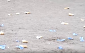 Vidéo sacrilège : des miches de pain jetées en guise de khons, lors d'un match de football à Pout