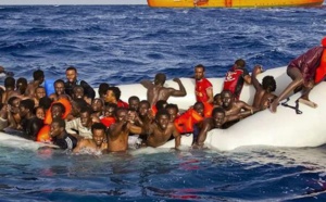 Vidéo-La mort tragique de migrants clandestins filmée par un marin (Âmes sensibles s’abstenir)