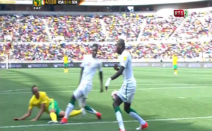 Vidéo : Afrique du Sud- Sénégal: L'arbitre siffle un penalty "inexistant" contre le Sénégal