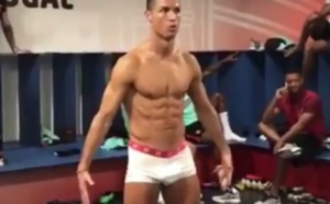 Vidéo: Ronaldo, un Mannequin Challenge en slip moulant