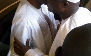 Vidéo : Accolades entre Khalifa Sall et Ousmane Tanor Dieng dans la cours du Khalif des mourides à Touba. Regardez…