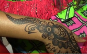 Vidéo: Les coiffeuses de Touba, ces femmes aux doigts de fées