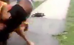 Vidéo : Une bagarre violente s'éclate en pleine rue entre deux femmes. Regardez!!!