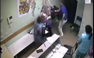 Vidéo choc-Incroyable : un docteur tue un patient d’un seul coup de poing, regardez