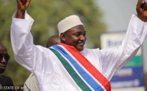Adama Barrow, 51 ans, ancien vigile de supermarché en Grande-Bretagne, supporter des "Gunners" d'Arsenal