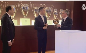 Vidéo: Cristiano Ronaldo recevant son quatrième ballon d'or, c'était émouvant !!!