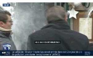 Manuel Valls enfariné à Strasbourg, regardez