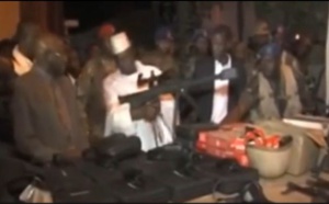 Vidéo : Regardez l’impressionnant arsenal militaire de Yahya Jammeh