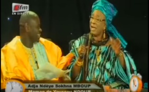 Vidéo : Ndèye Sokhna Mboup chante pour son fils Youssou Ndour