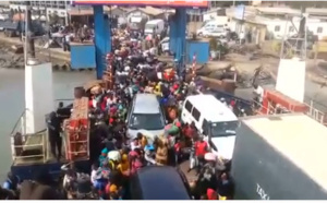 Vidéo: à quelques jours de l'ultimatum de la CEDEAO, la Gambie se vide de son monde. Regardez...