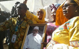 Des Gambiens célèbrent l'investiture d'Adama Barrow