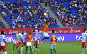 Vidéo - CAN 2017: La Côte d'Ivoire égalise d'un joli coup de tête de Wilfried Bony contre la RD Congo (1-1) à la 24e mn