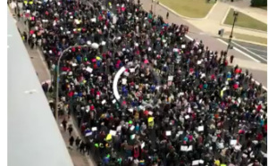 FLASH -Vidéo: Manifestations en cours à Washington contre le décret Muslim Ban de l'administration Trump.