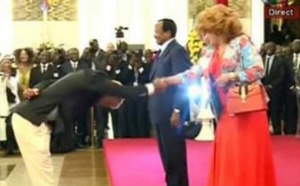 Cameroun : les Lions indomptables osent le #BidoungChallenge devant Paul et Chantal Biya