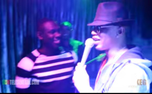 Vidéo: Pape Diouf chante El Hadji Diouf  "moy sen baye"