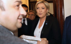 Video- Visite au Liban: Marine Le Pen refuse de porter le voile pour rencontrer le grand mufti