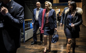 Emplois fictifs: deux proches de Marine Le Pen en garde-à-vue