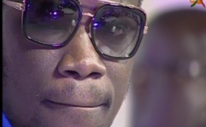  VIDÉO: Quand Boy Niang refuse de retirer ses lunettes à la demande de Bécaye !