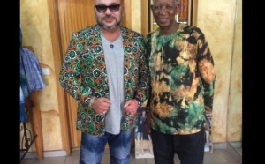Le Roi du Maroc Mohamed VI, en visite d'Etat en Côte d'Ivoire, joint l'utile à l'agréable : ici dans l'atelier du couturier Pathé O à Treichville