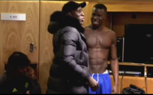 Vidéo: Demba Ba a rendu visite à ses anciens co-équipiers de Chelsea dans les vestiaires