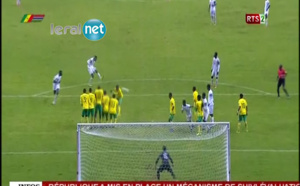 Vidéo: Magnifique coup-franc du Sénégal qui réduit le score à 2-1 face à l'Afrique du Sud..Regardez!!