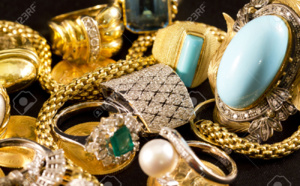 Pour s’offrir la belle vie, une fille de 15 ans vole 12 millions en bijoux à sa grand-mère