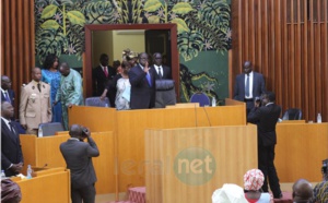 Photos- L'entrée du président de l'assemblée nationale, Moustapha Niass à l'hémicycle