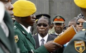 Wade estime que Mugabe doit quitter le pouvoir, avec une "porte de sortie"